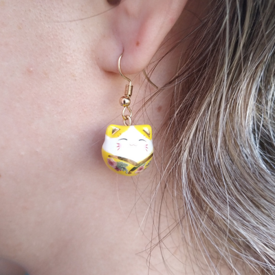 Aretes Maneki Neko Amarillo