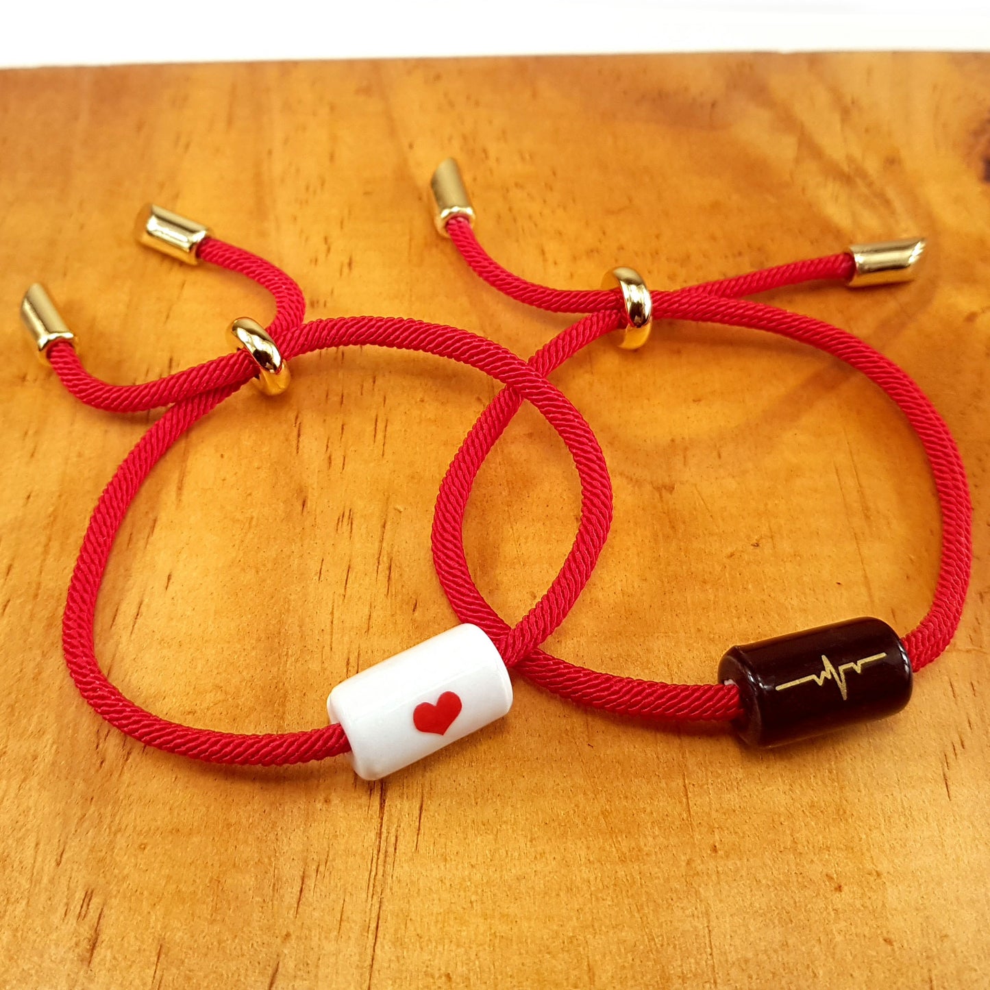 Pulseras distancia hilo rojo